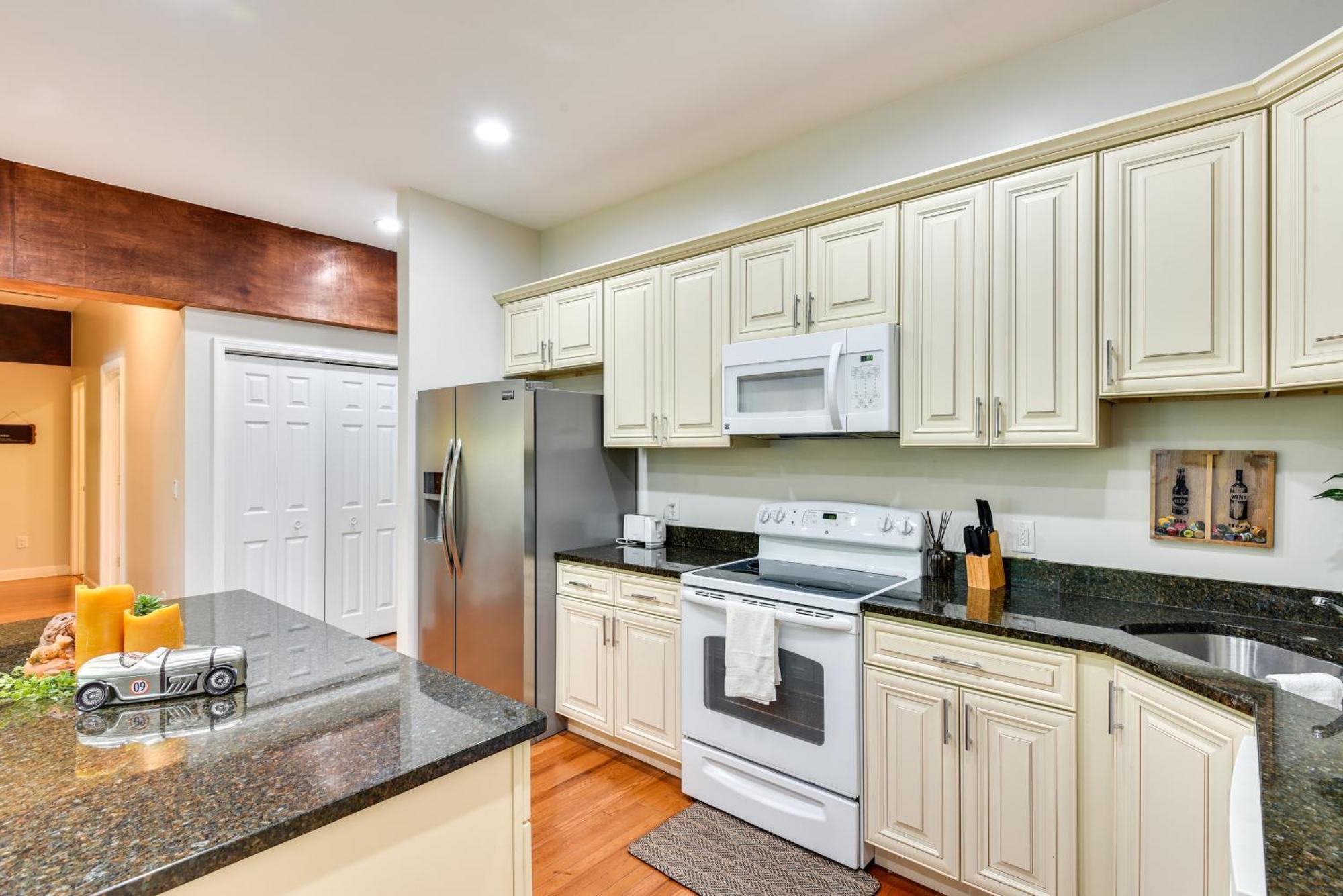 Cozy Sawyer Apartment - 5 Min To Warren Dunes Park Exterior photo